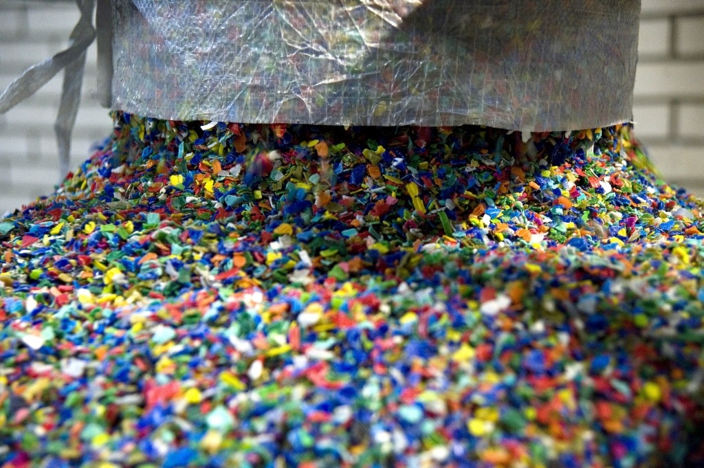 maalgoed voor recycling – foto Inverko, Zero Fotografie-kl recycling rubber kunststof