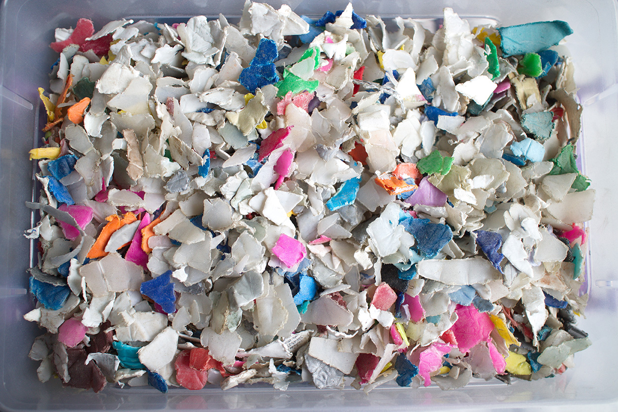 recycling shredded plastic pieces