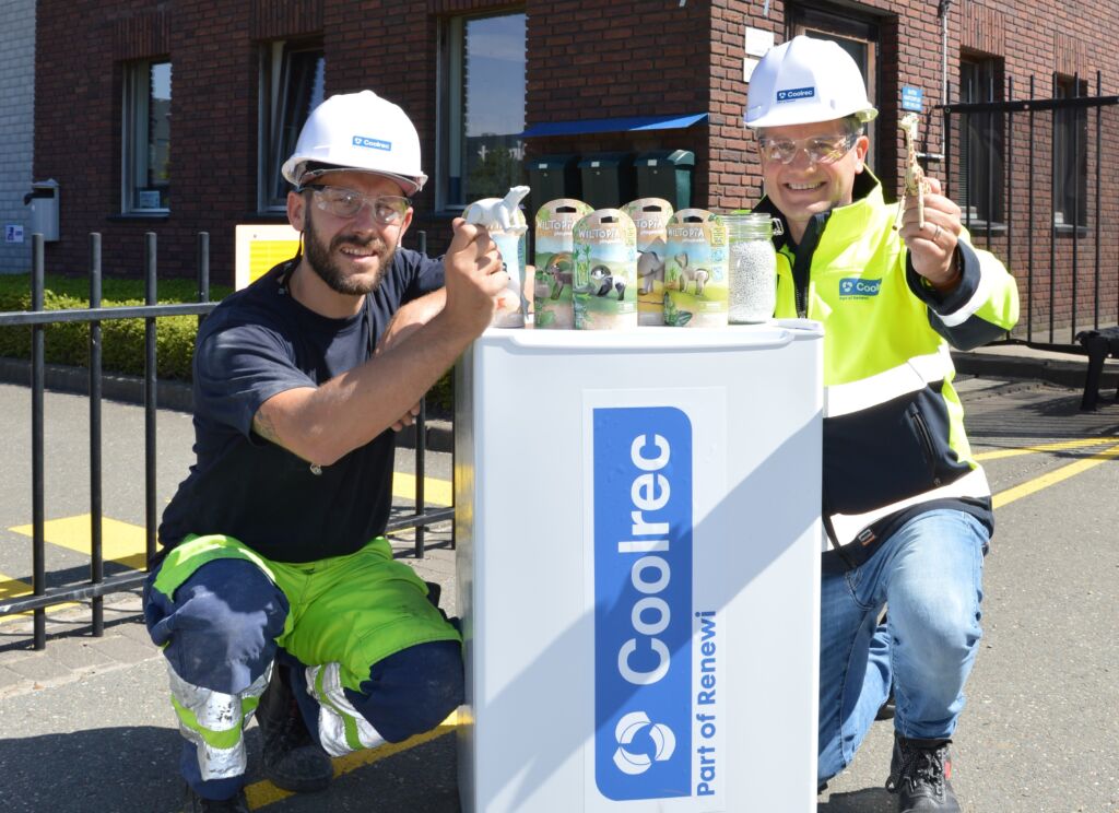 Przemyslaw Jerioski (links) en Ramon Bongers van Renewi-dochteronderneming Coolrec, het bedrijf dat zoveel mogelijk materialen uit afgedankte apparaten verwerkt tot grondstof voor nieuwe producten.